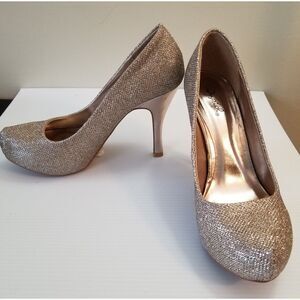 Qupid brand Gold shoes NWT Size 8